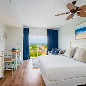  Hotel Luau 7012